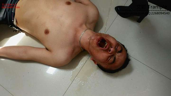 湘香女王长靴户外圣水淋浴贱狗