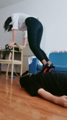 【晴雨大大】高跟全体重重踩/踢裆 bf19921