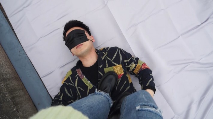 【黑丝诱惑】姣姣室外公园首次被舔脚 YC-221123