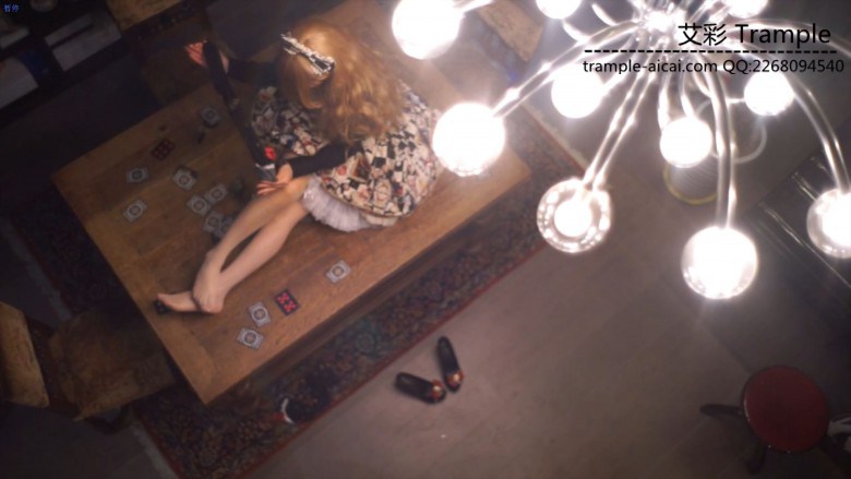 唯美中筒袜白丝裙子