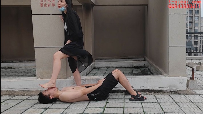 国民女皇脚插吐血户外羞辱脚奴