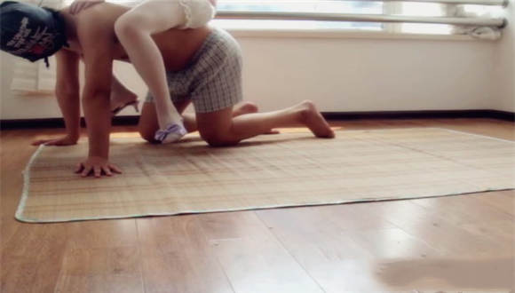 美丝凉拖暴力踩踢+超享受玉腿丝足按摩