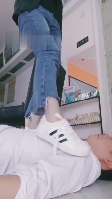 【小贱mt】素人全体重踩踏专场 bf12025