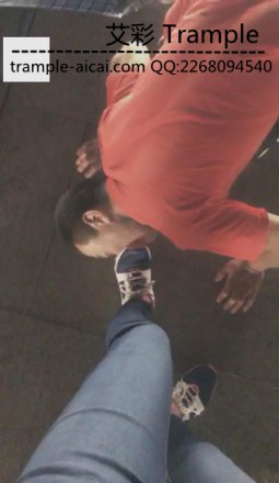 VIVI户外调教鞋奴