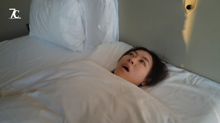 7C 闷死纹身丝袜女