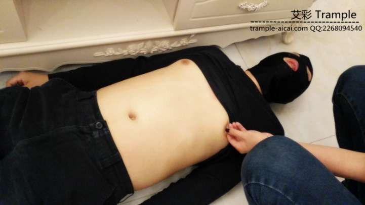 偷闻姐姐袜子的下场