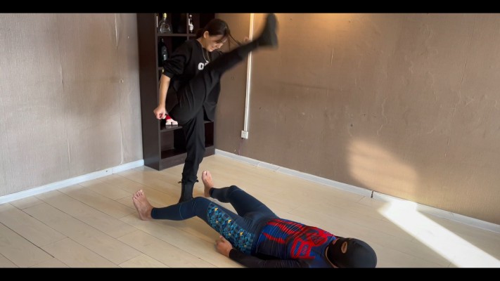 【蛋碎娇娃】『超S·联盟』路遇猥琐男？踢废！ YC-220726-4_HD绳艺资源