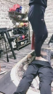 【彤彤】调教室囚禁圈养狗用刑 bf12121