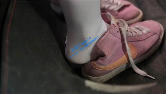 青春少女白丝运动鞋