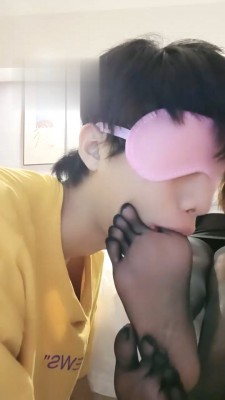 【咩祖】黑丝恋足小奶狗 bf18014