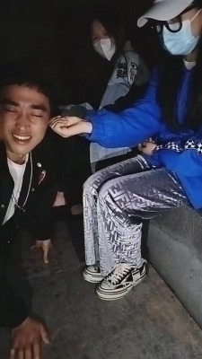 【刘二狗】素人户外踩踏舔鞋羞辱 bf11982