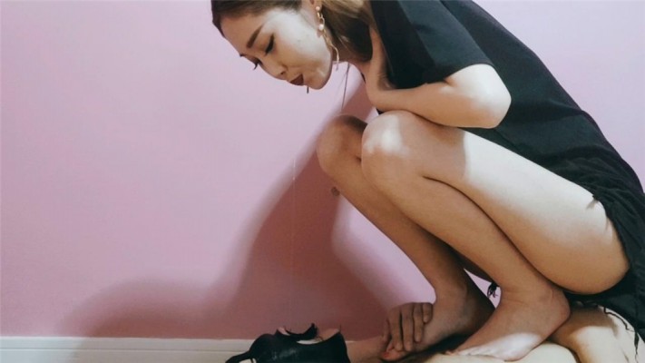 冷美超脏帆布鞋鞋底调教 TTTIO-230118