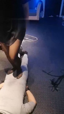 【天蝎女王】双S踩踏虐废地毯 bf19384