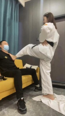 【LAPAPA】初六40码大脚跆拳道疯狂脚耳光强迫贱货舔脚 大脚踹扁贱狗 YC-220804-4_HD绳艺资源