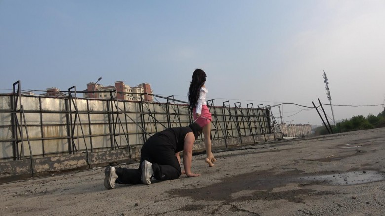 户外粗口羞辱，残酷耳光，骑马