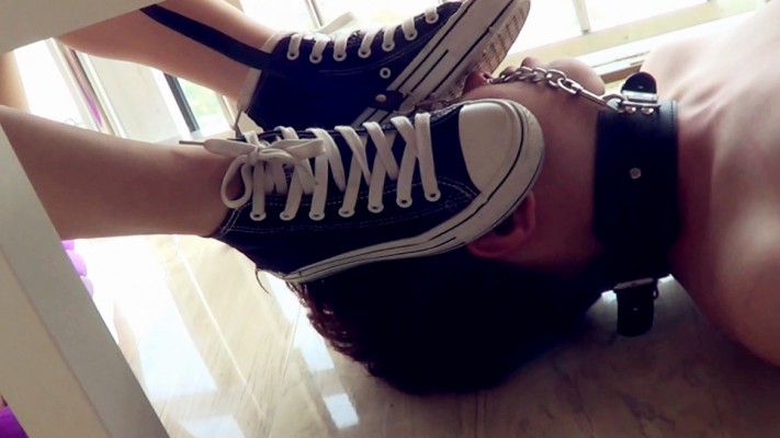 【黑冰女主】【冰时代】帆布鞋棉袜踩踏玩弄瘦奴