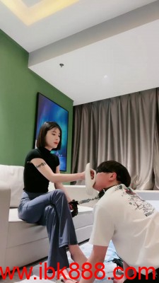 套路直播【简一】御姐高跟踩狗舌头 踩狗爪子 bf23381