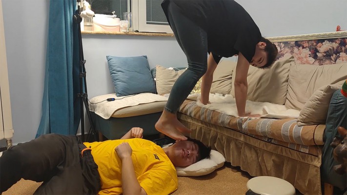 鹿梦兮跳踩脸脚深喉插吐——颜面破坏系列（九） YC-230312-2