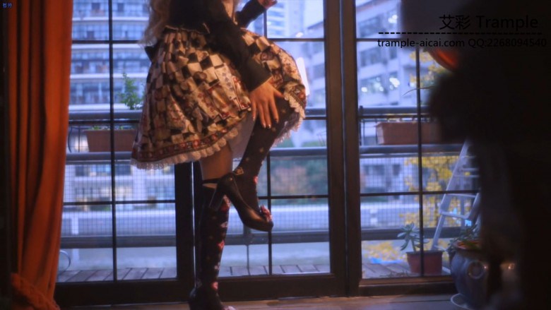 唯美中筒袜白丝裙子