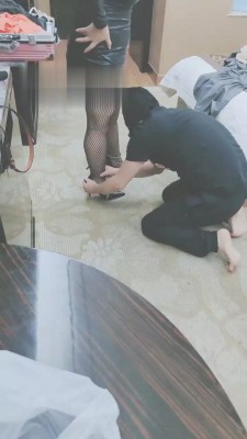 【黛颜】狗儿子偷闻妈妈的内裤 bf18274
