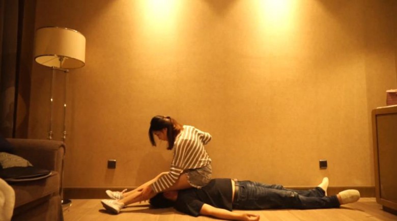 希雨归来暴力踢裆踩踏踹腹