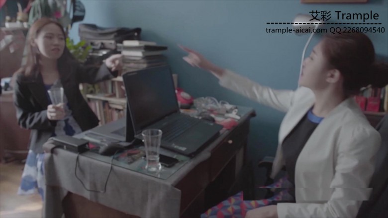 两个女同事的美脚_HD绳艺资源