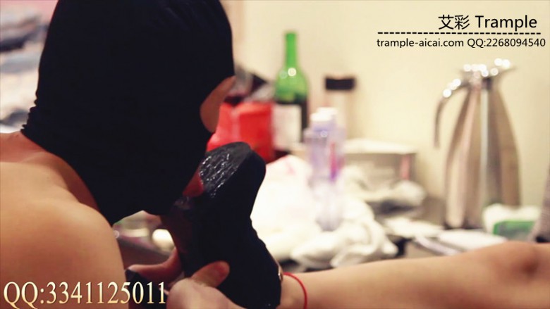 冥妃女主-脏鞋底口水羞辱