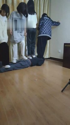 【最抗揍M】4素人S群踩群虐 bf11894