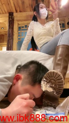 【奈奈生】靴底喂食舔裸足 bf23474