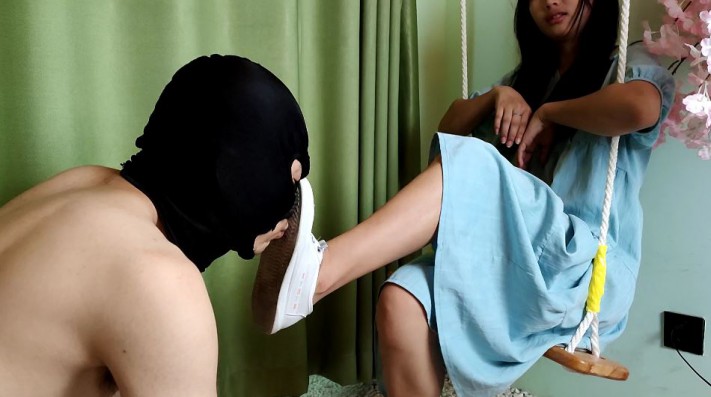 小姐姐日常调教脚奴 YC-220727-2