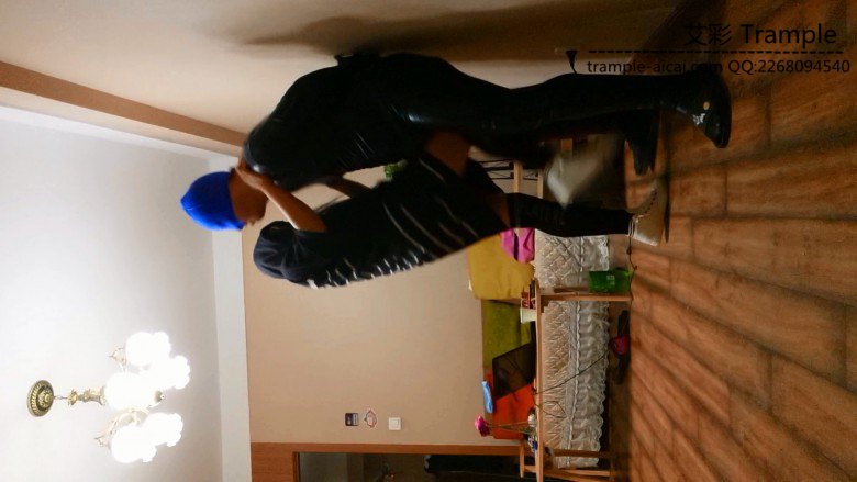 街舞少女真实踢裆