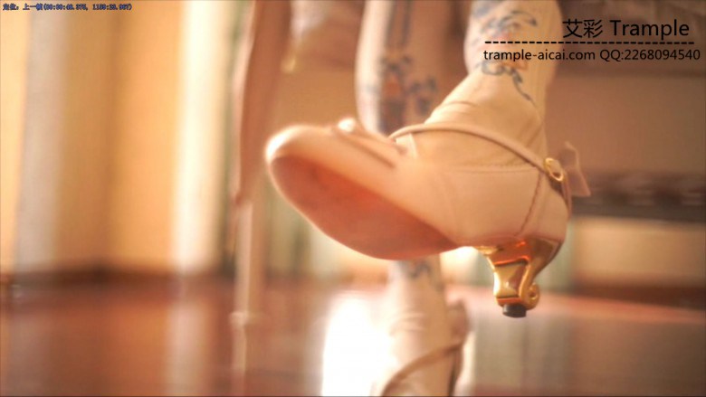 小萝莉超美白丝袜诱惑