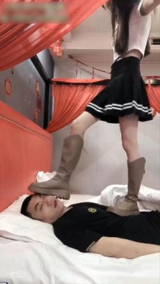 【LAPAPA】初柒碎蛋者 剧情版 心狠手辣的校花霸占同学财产舔脚踩踏脚耳光YC-220709