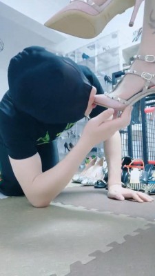 【睸娘】极度羞辱/舔各种高跟鞋 bf11795_HD绳艺资源