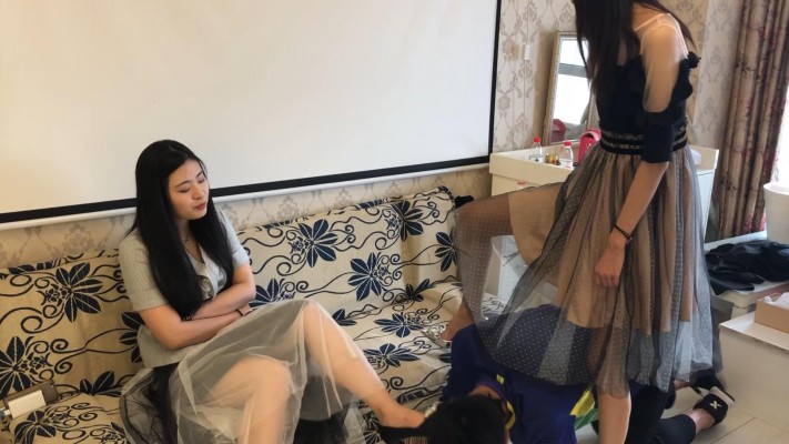 双美女S美裙靓鞋无情踩踏调教 YC-220112-9