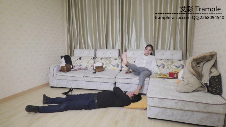 希雨脚耳光调教同事