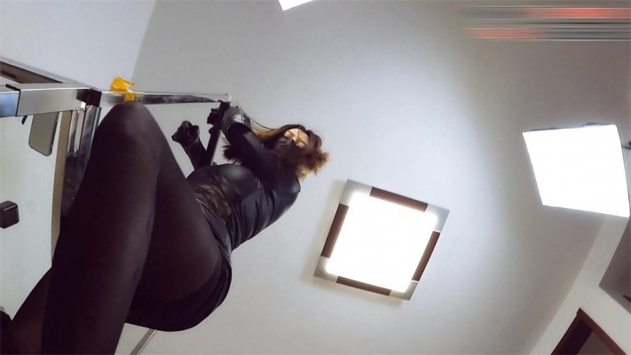 【婧児小主】晓G女主人出差归来全语言红色高跟黑丝全体重踩脸玩弄奴隶 YC-220323