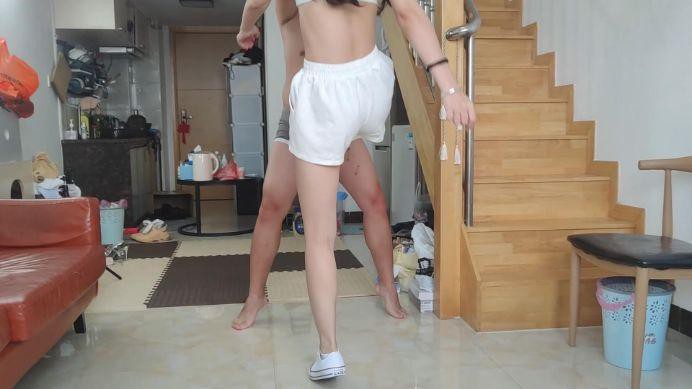 小鱼女神低帮匡威吊绑色魔前任踢爆卵蛋