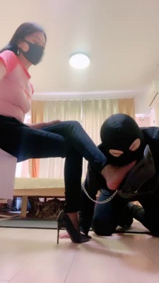 【大连小妮】踢踹臭脚羞辱 bf23050_HD绳艺资源