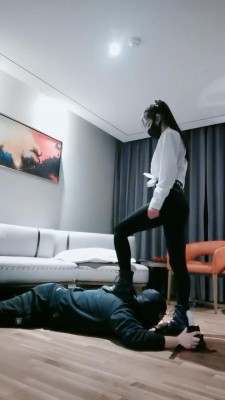 【猫神大人】被邻居发现我是女S求调教 bf22932