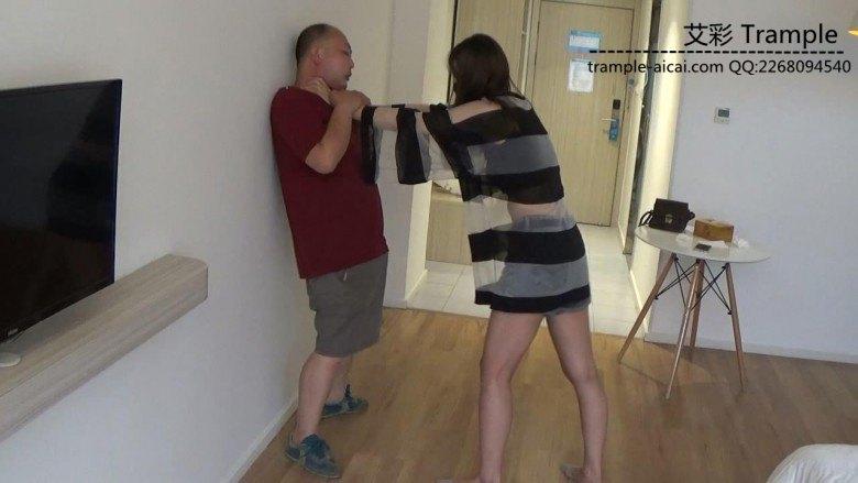 妻子教训偷懒耍滑老公