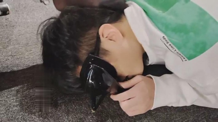 【x工作室】偷闻丝袜被发现【完整版】 bf10193