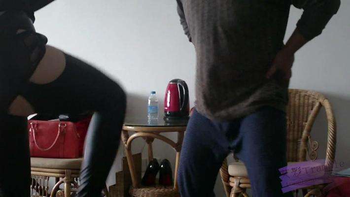 莉莉金九电气按摩