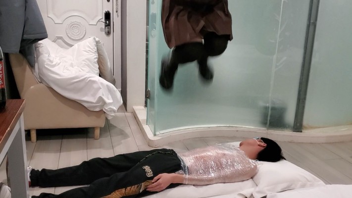 【橘子粥】保鲜膜缠身强制踩踏 YC-230223-7