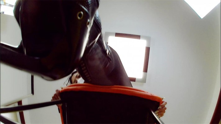 【婧児小主】晓G全语言羞辱踩踏椅子下的男人3双鞋踩脸擦鞋鞋跟踩脸YC-220430-9