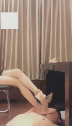 【VIVI】清洁工成为脚垫坐垫