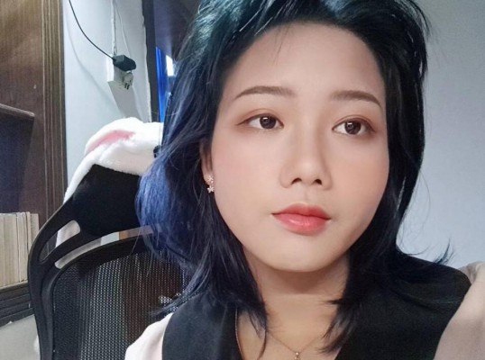 【00后蕬小乃】跪舔小乃和阿篱两位女主的肉丝脚和裸足_HD绳艺资源