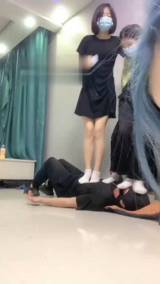 【精神小妹】被素人学生主群调群虐【续集】 bf17798