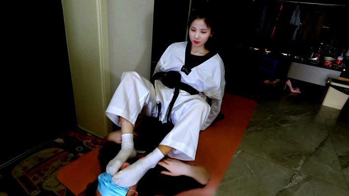 【惑心】跆拳道原味白袜虐女奴