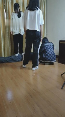 【最抗揍M】4素人S群踩群虐 bf11894